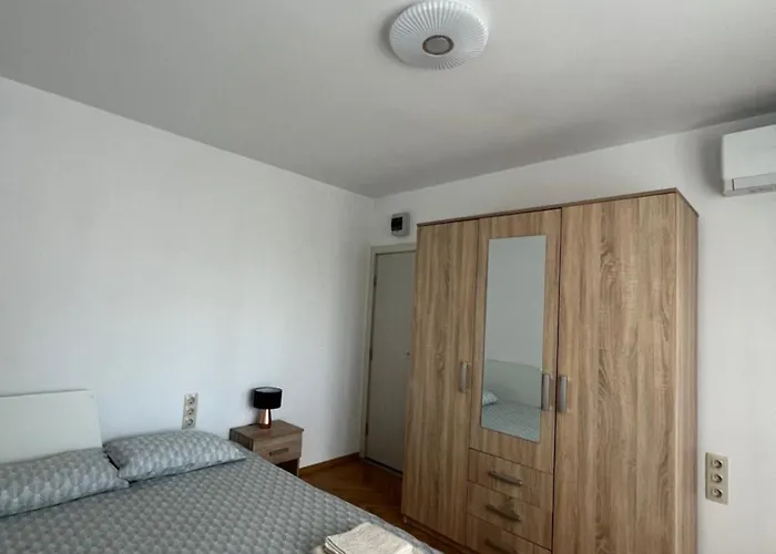 Апартаменты 2 Bedrooms, 2 Wc, Free Parking, Center Location, Sunny Bijou Flat Варна